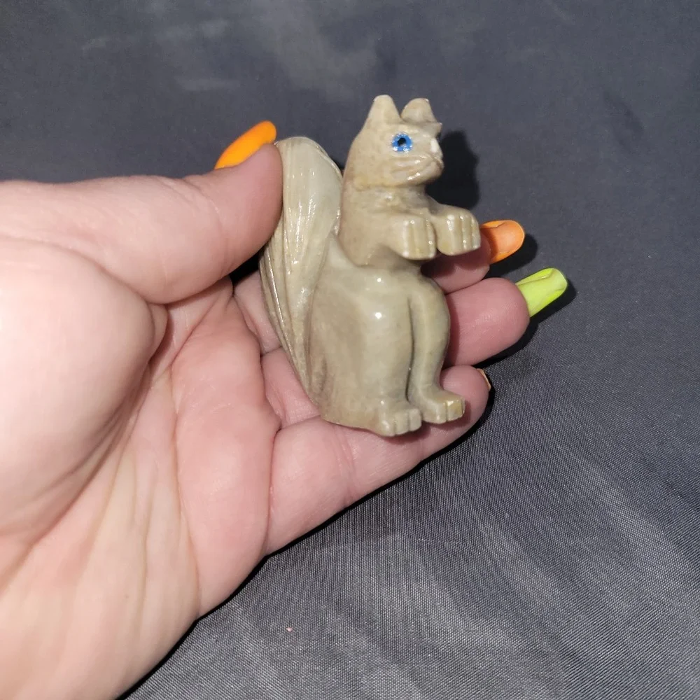 Vtg Hand Carved Brown Tan 2.5